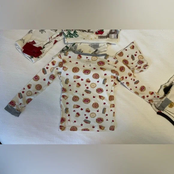 Burt’s Bees Baby | Bundle of 2-piece Holiday Pajama Sets | 18 months - Picture 3 of 16